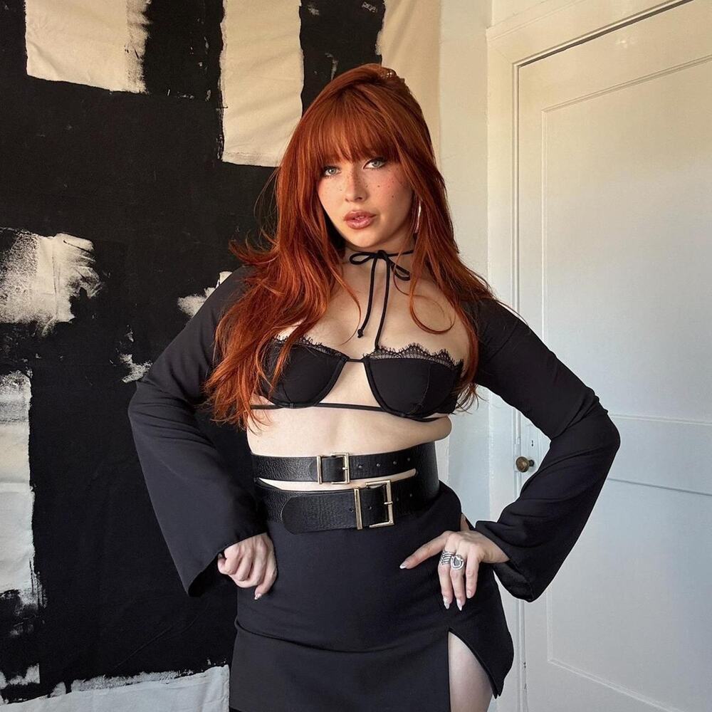 Black lace trim long sleeve crop top